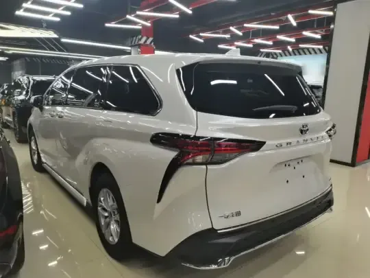Toyota Granvia 2024 (35600 км)