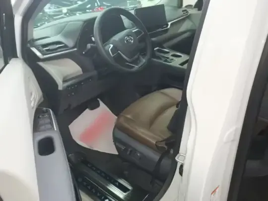 Toyota Granvia 2024 (35600 км)
