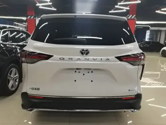 Toyota Granvia 2024 (35600 км)