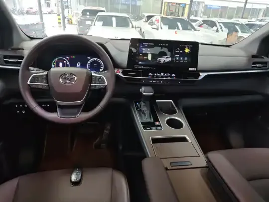 Toyota Granvia 2024 (31000 км)