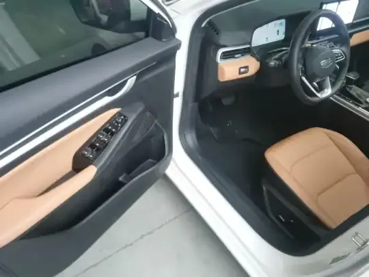 Geely Auto Emgrand 2025 (800 км)