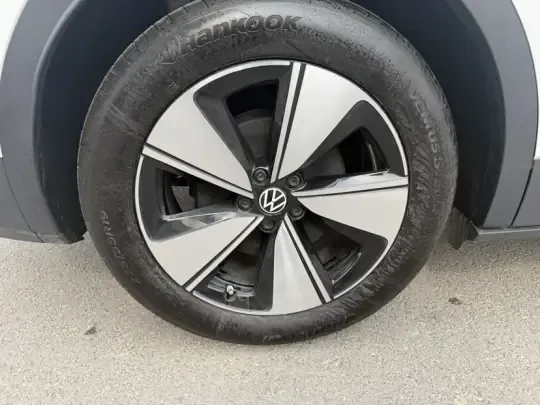 Volkswagen ID,4 X 2025 (15800 км)