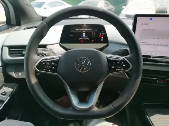 Volkswagen ID,4 X 2025 (15800 км)