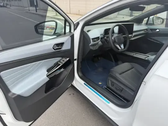 Volkswagen ID,4 X 2025 (15800 км)