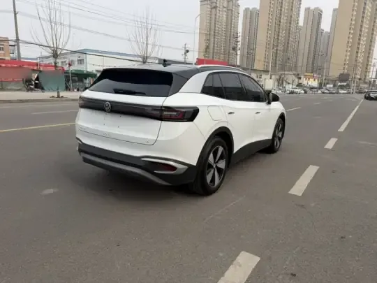 Volkswagen ID,4 X 2025 (15800 км)