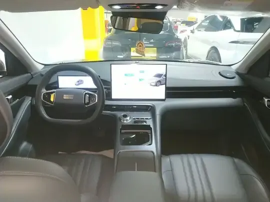 Geely Galaxy E5 2024 (4300 км)