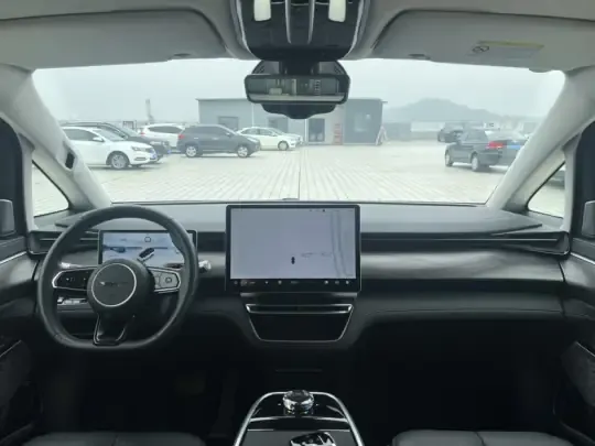 Geely Galaxy LEVC L380 2024 (20800 км)