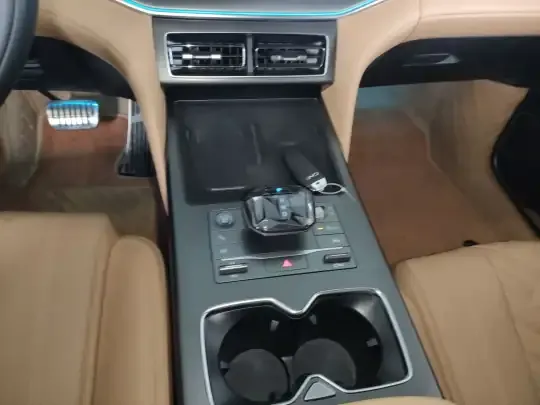 BYD Song L DM-i 2024 (27400 км)