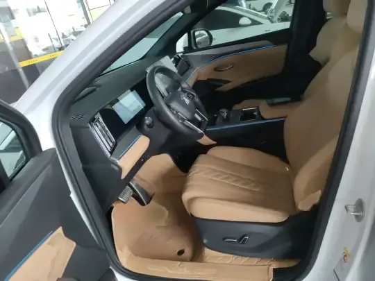 BYD Song L DM-i 2024 (27400 км)