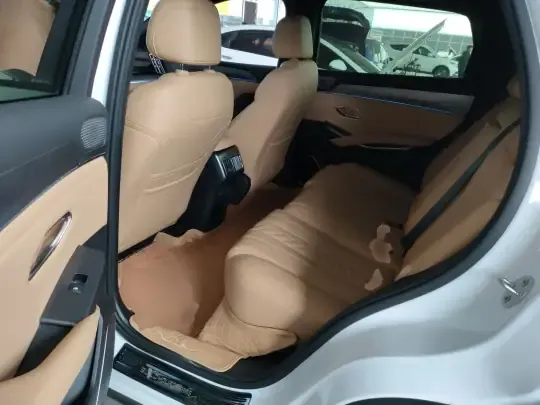 BYD Song L DM-i 2024 (27400 км)