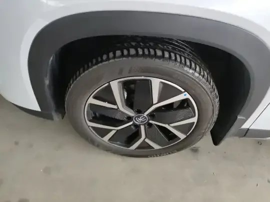 BYD Song L DM-i 2024 (27400 км)