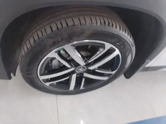 BYD Song L DM-i 2024 (8700 км)