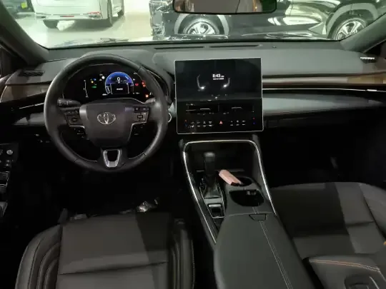 Toyota Avalon 2024 (6600 км)
