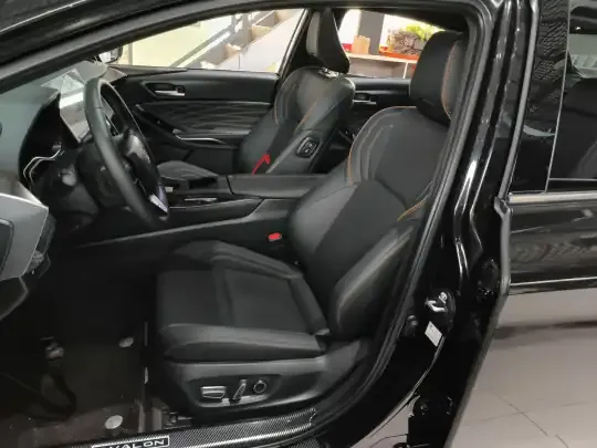 Toyota Avalon 2024 (6600 км)