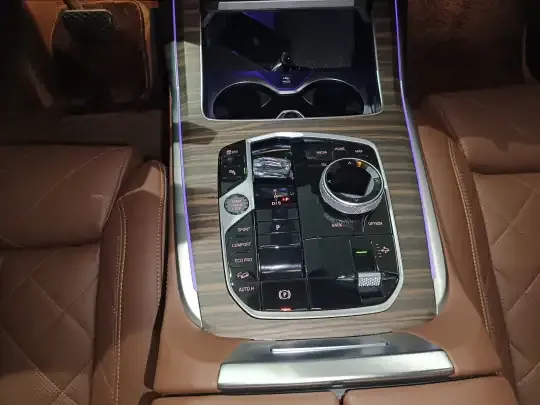 BMW X7 2024 (25000 км)
