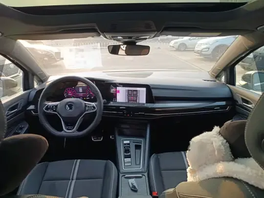 Volkswagen Golf 2024 (10600 км)