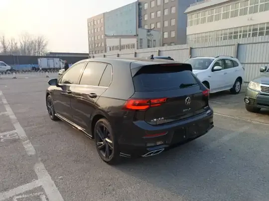 Volkswagen Golf 2024 (10600 км)