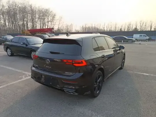 Volkswagen Golf 2024 (10600 км)
