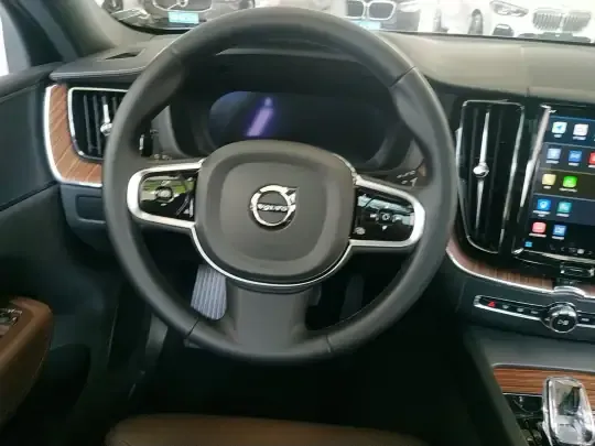Volvo XC60 2025 (3600 км)