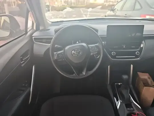Toyota Corolla Cross 2024 (300 км)