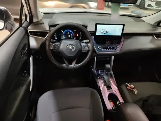 Toyota Corolla Cross 2024 (10900 км)