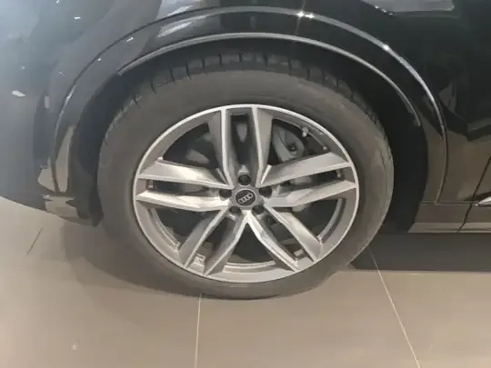 Audi Q7 2024 (1500 км)