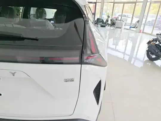 Geely Auto Emgrand X7 Sport 2024 (100 км)