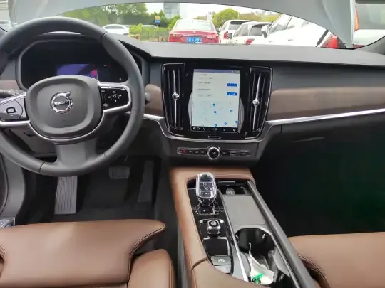 Volvo S90 2025 (2900 км)