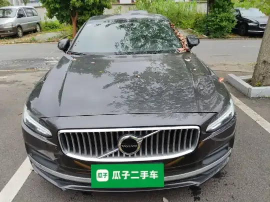 Volvo S90 2025 (8600 км)