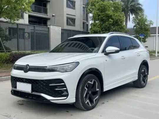 Volkswagen Tiguan L 2024 (8800 км)