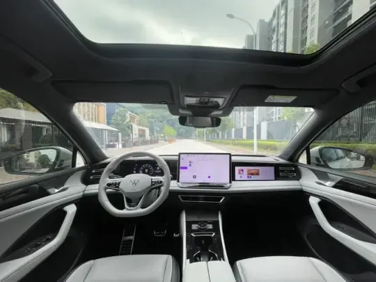 Volkswagen Tiguan L 2024 (8800 км)