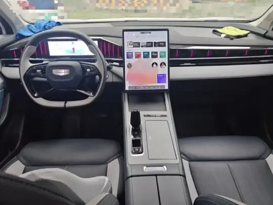 Geely Auto FX11 2024 (10800 км)