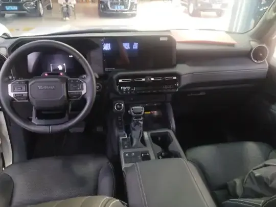 Toyota Prado 2024 (24100 км)