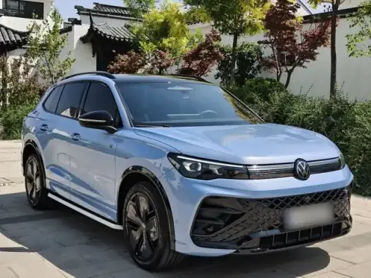 Volkswagen Tiguan L 2024 (4300 км)
