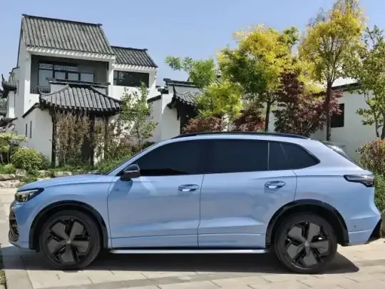 Volkswagen Tiguan L 2024 (4300 км)