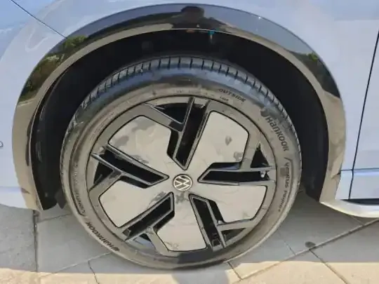 Volkswagen Tiguan L 2024 (4300 км)