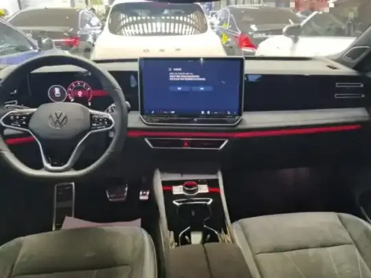 Volkswagen Tiguan L 2024 (4300 км)