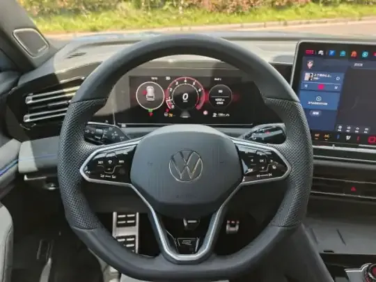 Volkswagen Tiguan L 2024 (4300 км)