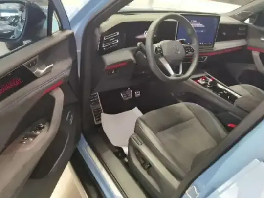 Volkswagen Tiguan L 2024 (4300 км)