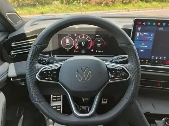 Volkswagen Tiguan L 2024 (4300 км)