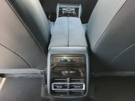 Volkswagen Tiguan L 2024 (4300 км)