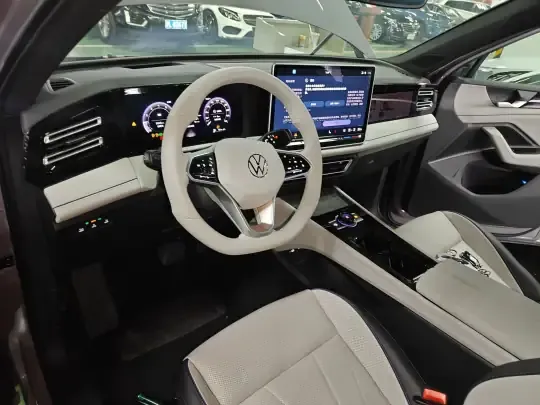 Volkswagen Tiguan L 2024 (2200 км)