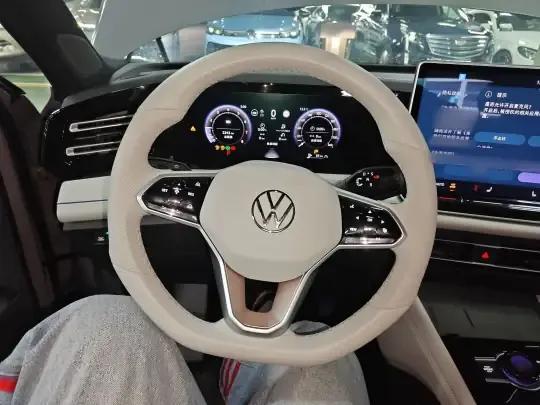 Volkswagen Tiguan L 2024 (2200 км)