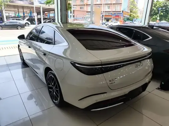 BYD Seal 07 DM-i 2025 (6200 км)