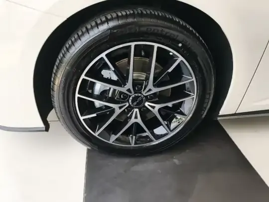 BYD Seal 07 DM-i 2025 (6200 км)