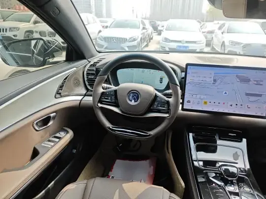BYD Han 2025 (13500 км)