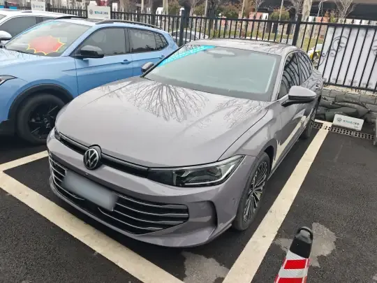 Volkswagen Passat 2025 (2400 км)