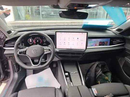 Volkswagen Passat 2025 (2400 км)
