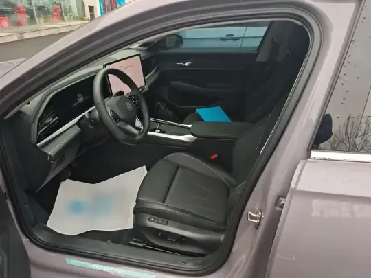Volkswagen Passat 2025 (2400 км)