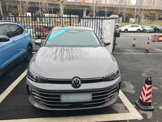 Volkswagen Passat 2025 (2400 км)